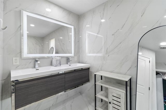 1911 Bering Drive 28, Houston, TX 77057
