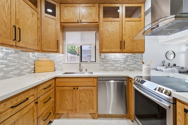 1911 Bering Drive 28, Houston, TX 77057