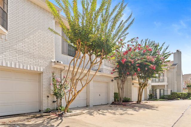 1911 Bering Drive 28, Houston, TX 77057
