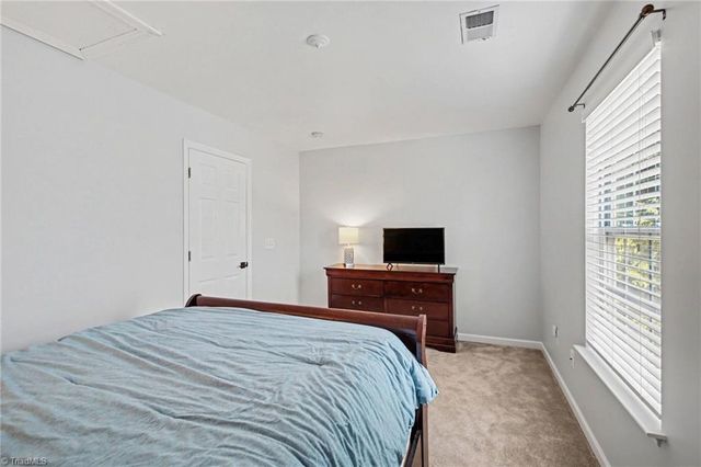 3367 Victoria Park Lane, Winston-salem, NC 27103