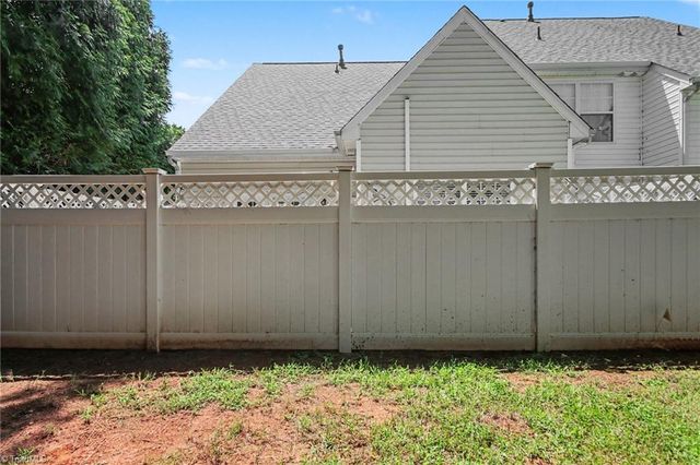 3367 Victoria Park Lane, Winston-salem, NC 27103