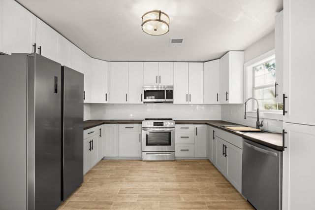 402 Twin Elm DR, Canyon Lake, TX 78133