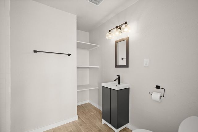 402 Twin Elm DR, Canyon Lake, TX 78133