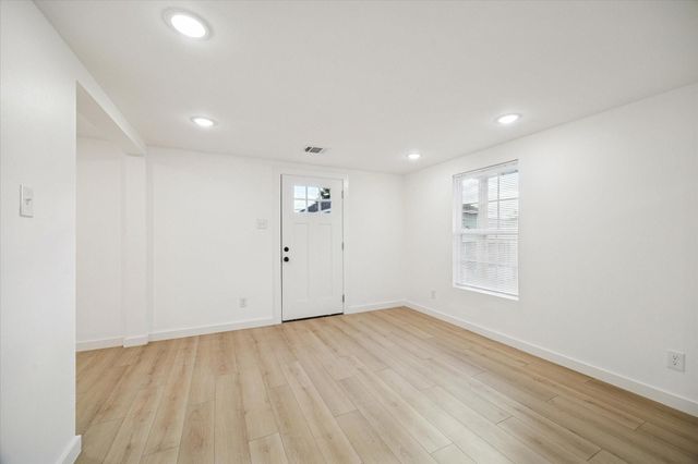 711 E 32nd Street A, Houston, TX 77022