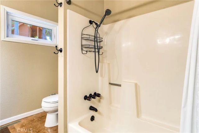 39576 Oak Glen Road, Fawnskin, CA 92333