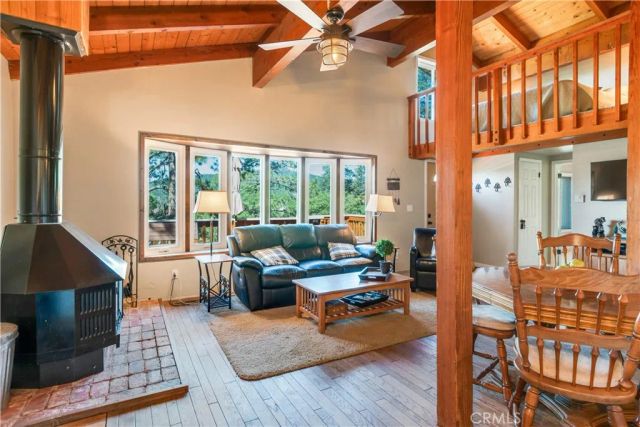 39576 Oak Glen Road, Fawnskin, CA 92333