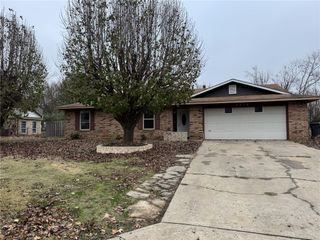 2419 W Meadow Drive, Rogers, AR 72756