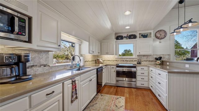 2030 Hertel Road, Schulenburg, TX 78956