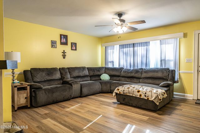 906 Hylan Avenue, Hamlet, NC 28345