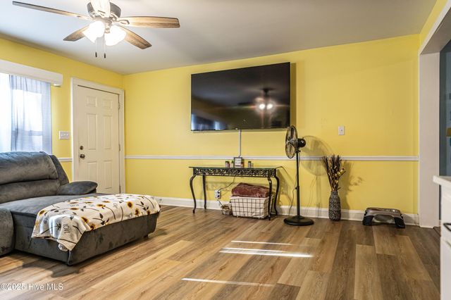 906 Hylan Avenue, Hamlet, NC 28345