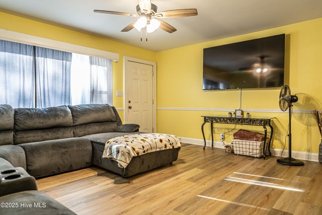 906 Hylan Avenue, Hamlet, NC 28345