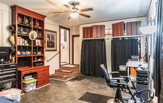 906 Hylan Avenue, Hamlet, NC 28345