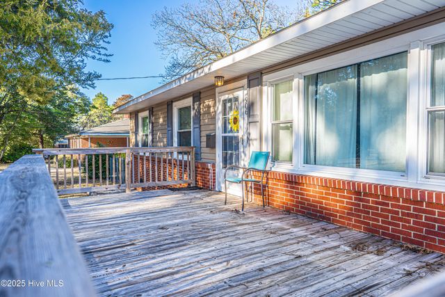 906 Hylan Avenue, Hamlet, NC 28345