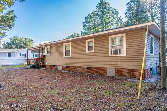 906 Hylan Avenue, Hamlet, NC 28345