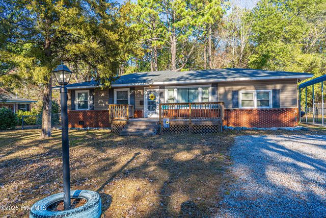 906 Hylan Avenue, Hamlet, NC 28345