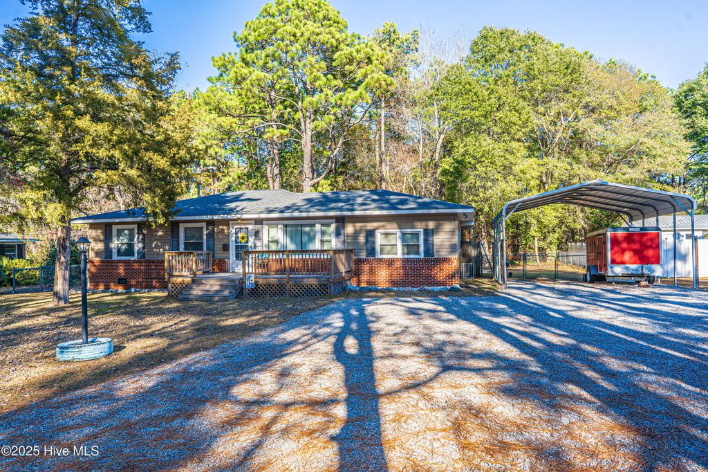 906 Hylan Avenue, Hamlet, NC 28345