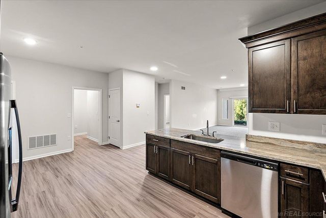 8280 Heywood Circle Unit 2, Sterling Heights, MI 48312