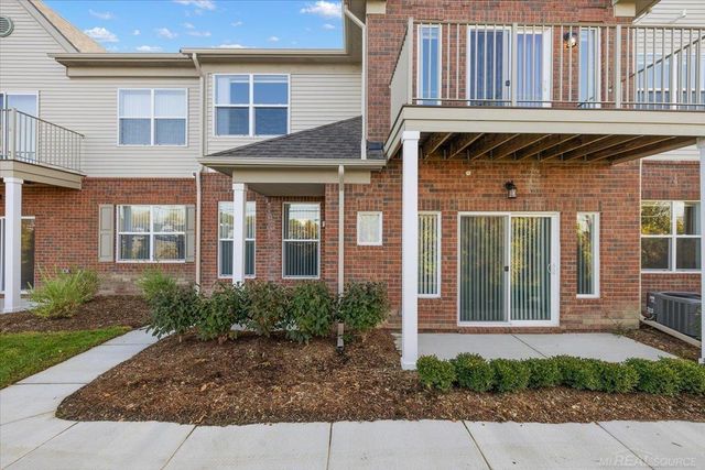8280 Heywood Circle Unit 2, Sterling Heights, MI 48312