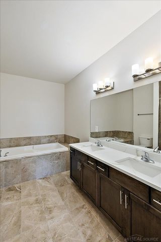 8280 Heywood Circle Unit 2, Sterling Heights, MI 48312