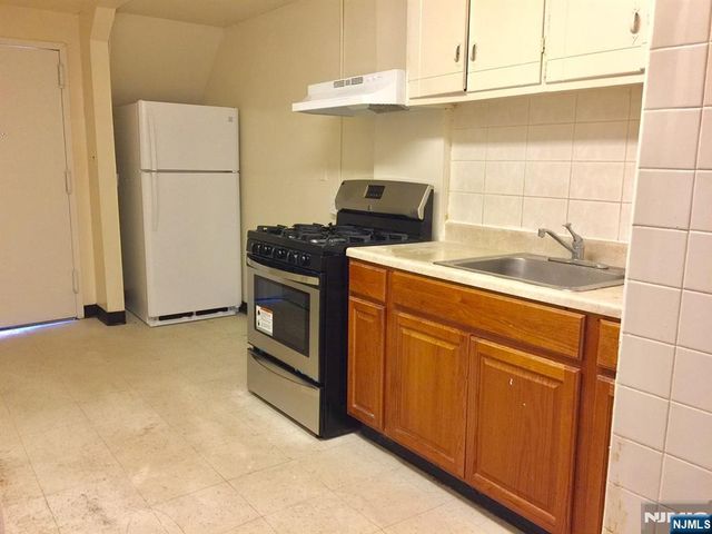 32 President Street 1, East Newark, NJ 07029