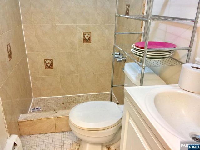 32 President Street 1, East Newark, NJ 07029