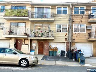 32 President Street 1, East Newark, NJ 07029