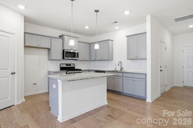 275 Harpers Run Lane, Matthews, NC 28104