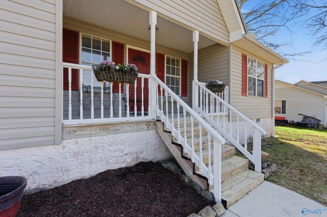 62 Clyde Circle, Guntersville, AL 35976