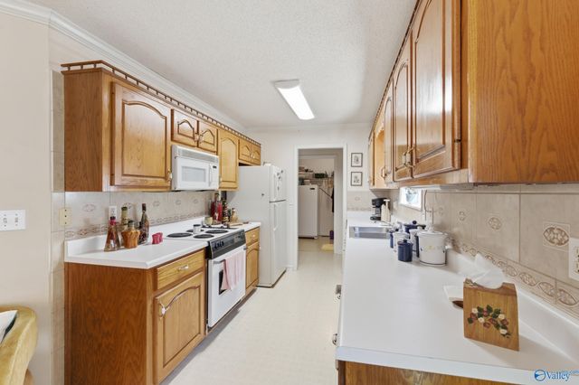 62 Clyde Circle, Guntersville, AL 35976