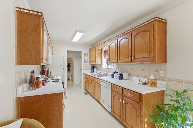 62 Clyde Circle, Guntersville, AL 35976