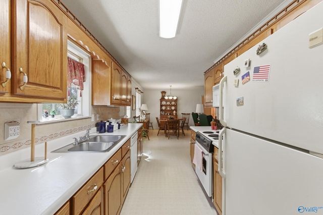 62 Clyde Circle, Guntersville, AL 35976