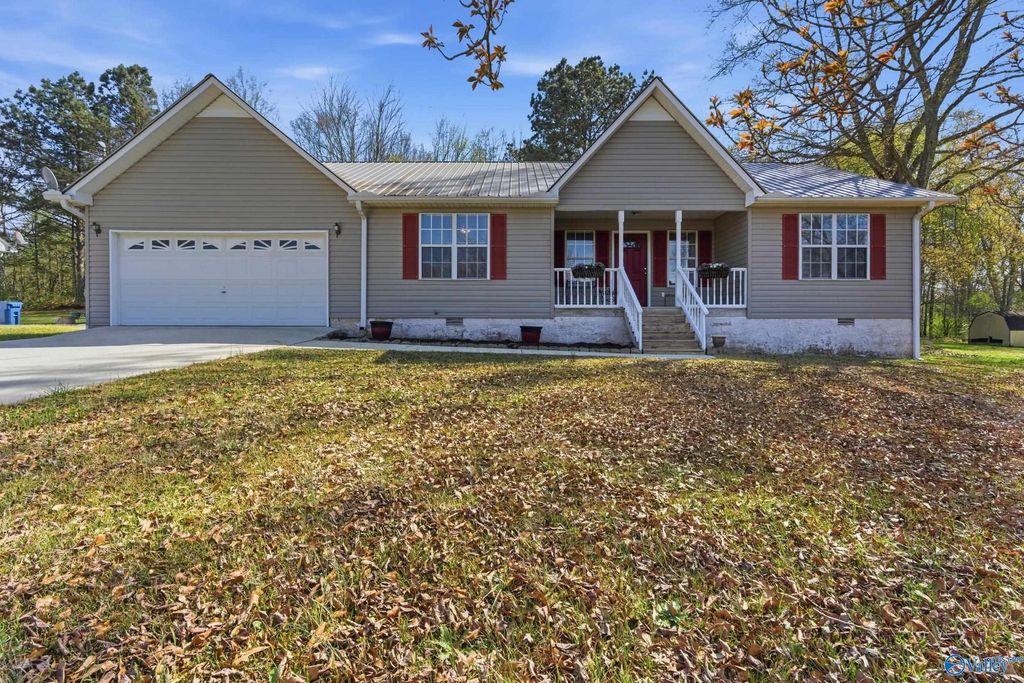 62 Clyde Circle, Guntersville, AL 35976