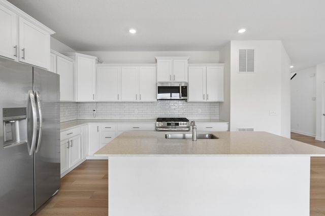 8813 Periwinkle Boulevard, Woodbury, MN 55129