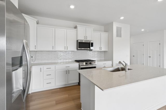 8813 Periwinkle Boulevard, Woodbury, MN 55129