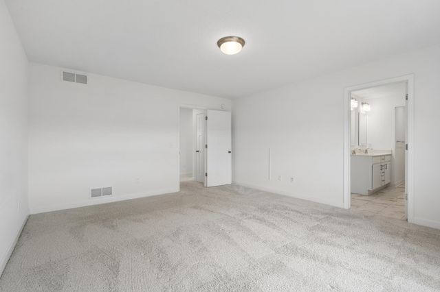 8813 Periwinkle Boulevard, Woodbury, MN 55129