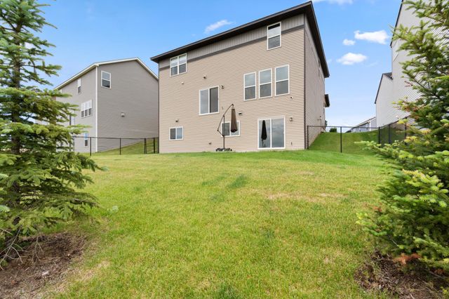 8813 Periwinkle Boulevard, Woodbury, MN 55129