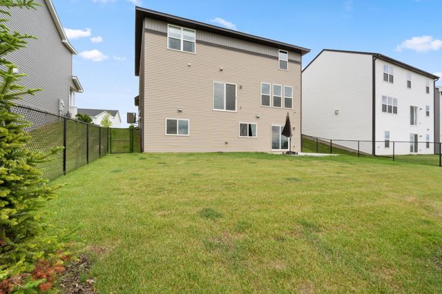 8813 Periwinkle Boulevard, Woodbury, MN 55129