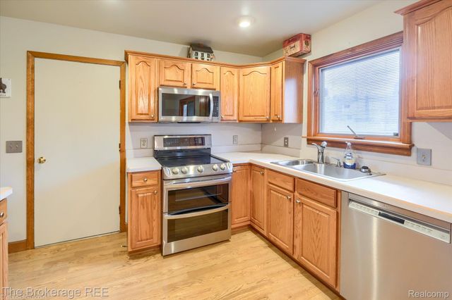 418 Windmill Point Drive, Flushing, MI 48433