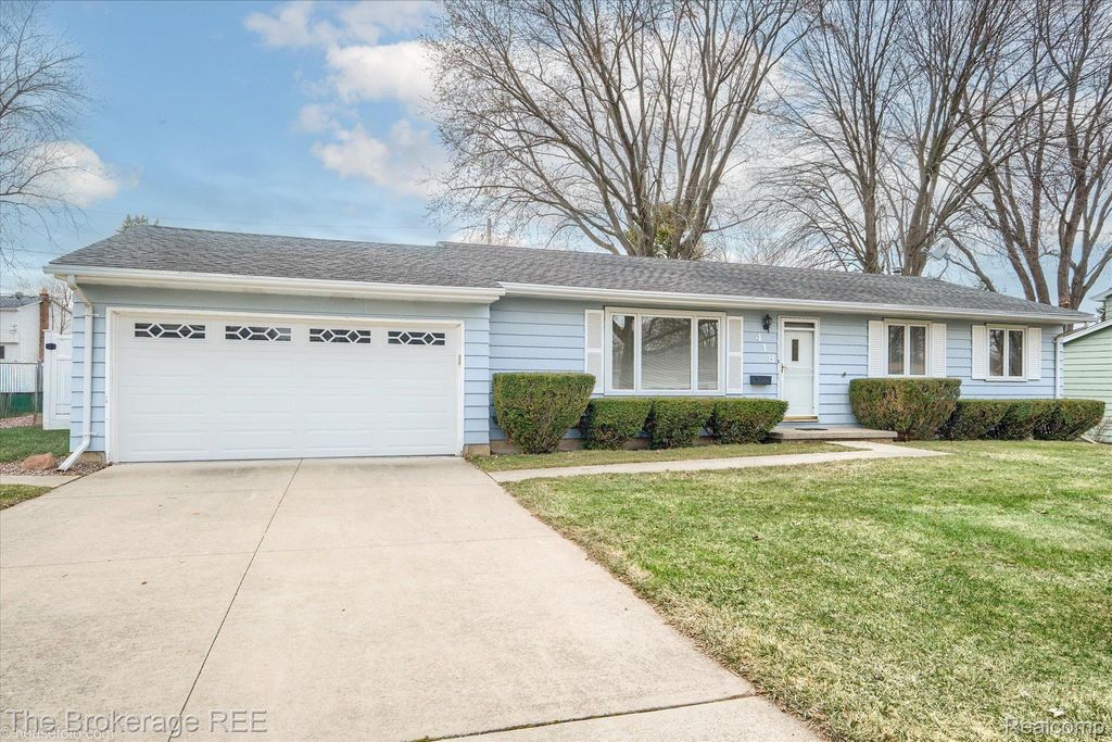 418 Windmill Point Drive, Flushing, MI 48433