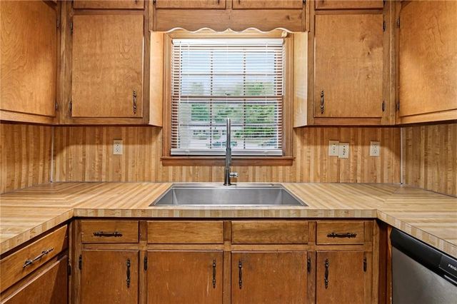 2346 Eastgate Drive, Snellville, GA 30078