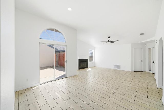 8013 Healy Ct, Sacramento, CA 95828