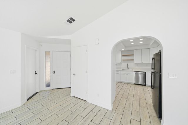 8013 Healy Ct, Sacramento, CA 95828