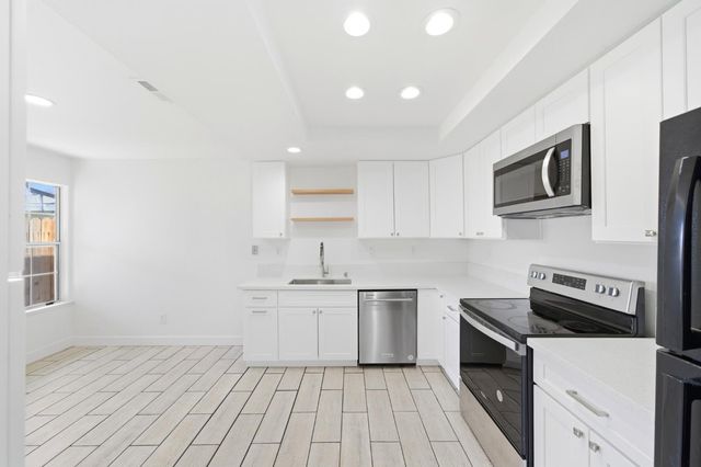 8013 Healy Ct, Sacramento, CA 95828