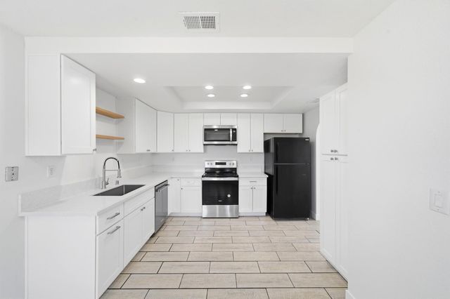 8013 Healy Ct, Sacramento, CA 95828