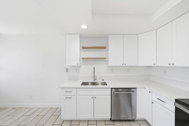 8013 Healy Ct, Sacramento, CA 95828