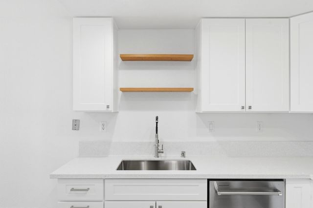 8013 Healy Ct, Sacramento, CA 95828