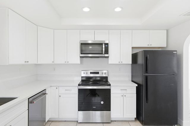 8013 Healy Ct, Sacramento, CA 95828