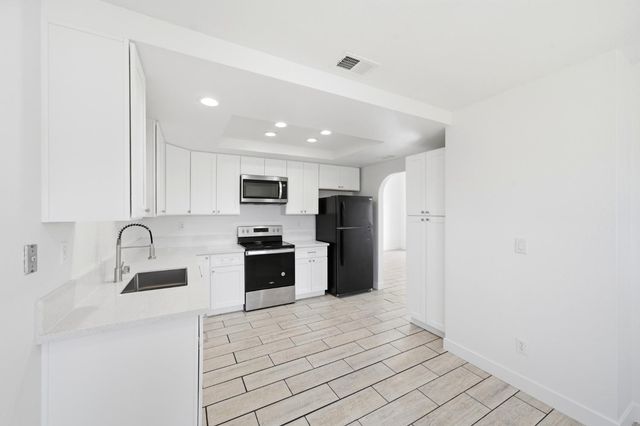 8013 Healy Ct, Sacramento, CA 95828