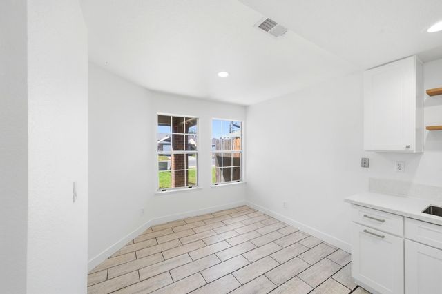 8013 Healy Ct, Sacramento, CA 95828