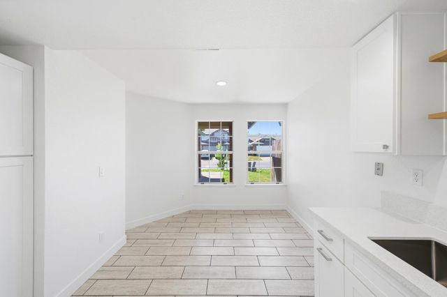 8013 Healy Ct, Sacramento, CA 95828